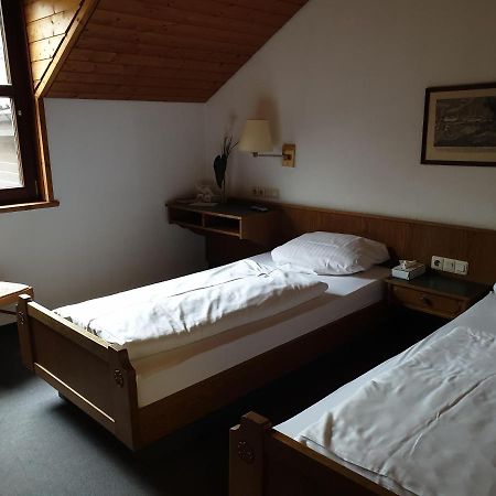Autobahnraststatte Und Hotel Riedener Wald Ost Hausen  Extérieur photo